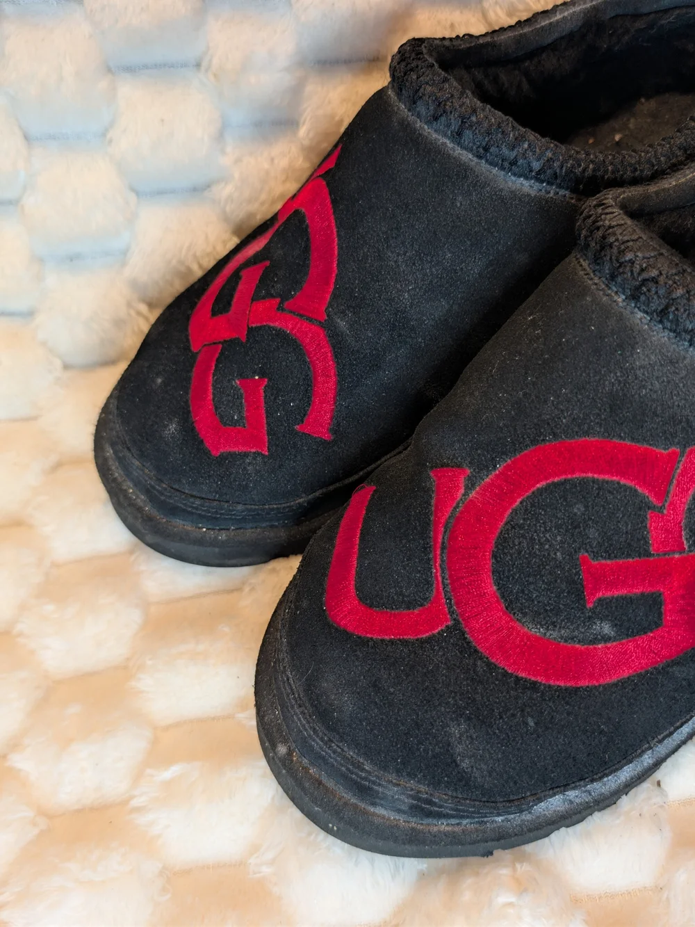 UGG Men's Black Suede Red Big Logo Tasman Slipper Slides Size 11